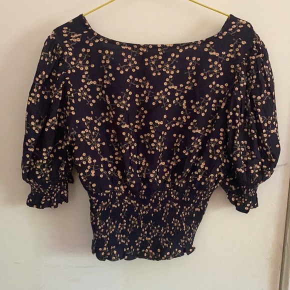 Urban Outfitters Smocked V Neck Top - M - Picture 4 of 4